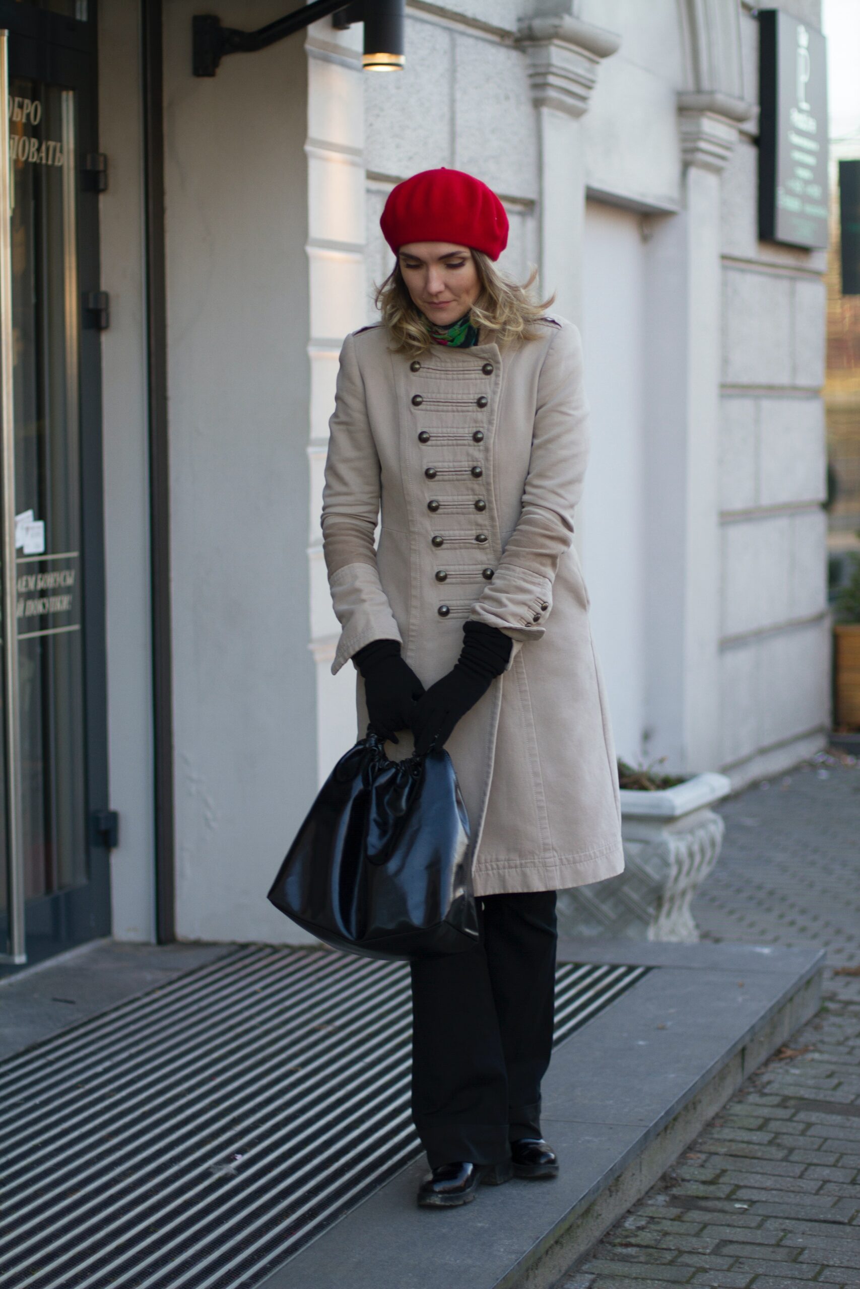A woman carrying a large tote