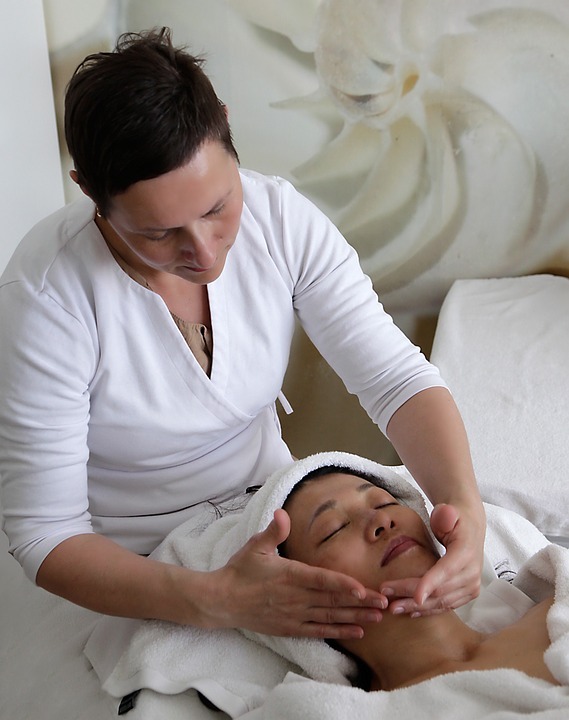 4 Benefits of a Facial Massage for Your Skin