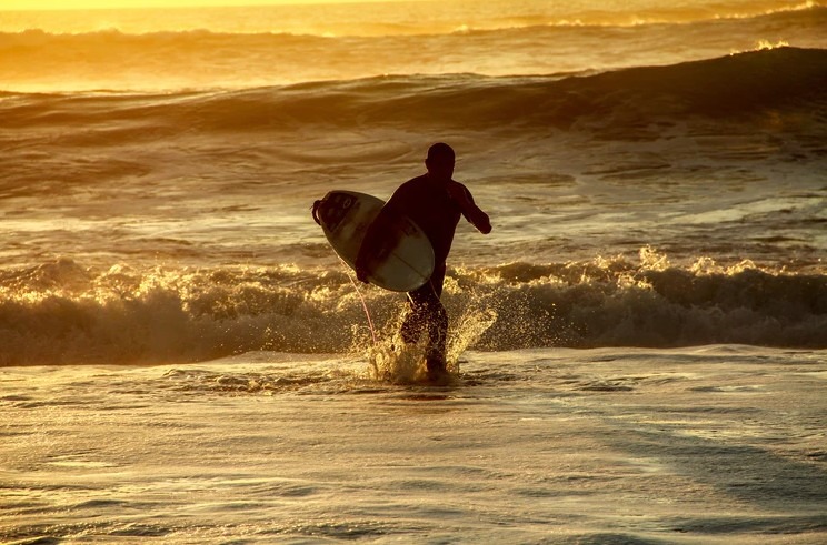 Go surfing in Biarritz