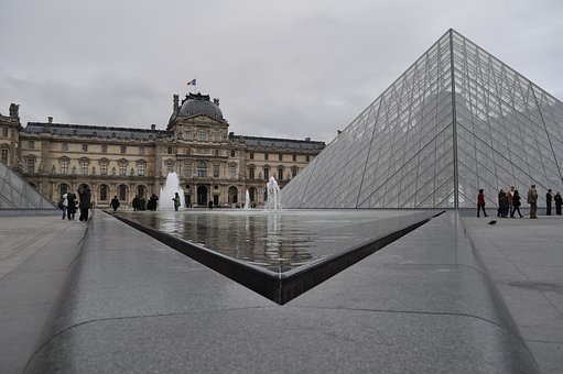 The Louvre Pyramid's construction
