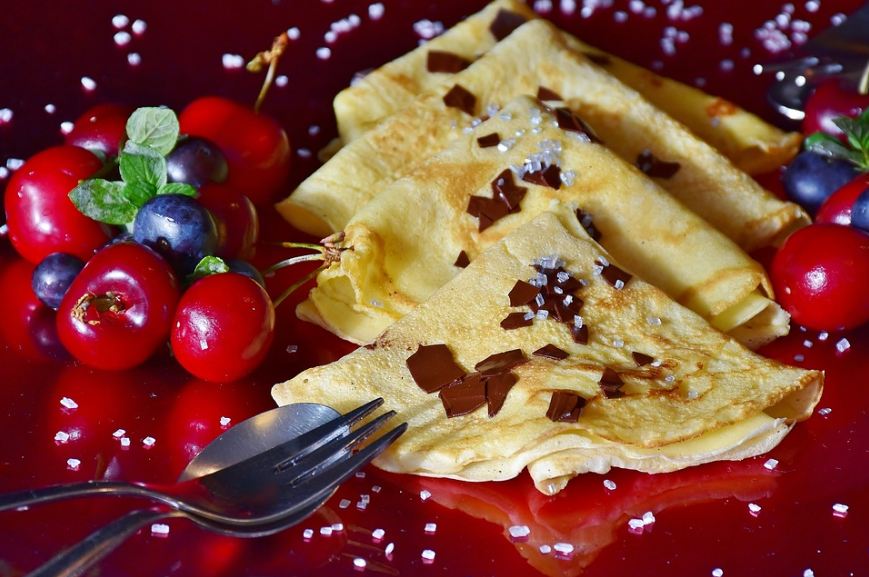 four-pieces-of-crepe-cherries-and-blueberries-silver-spoon-and-fork