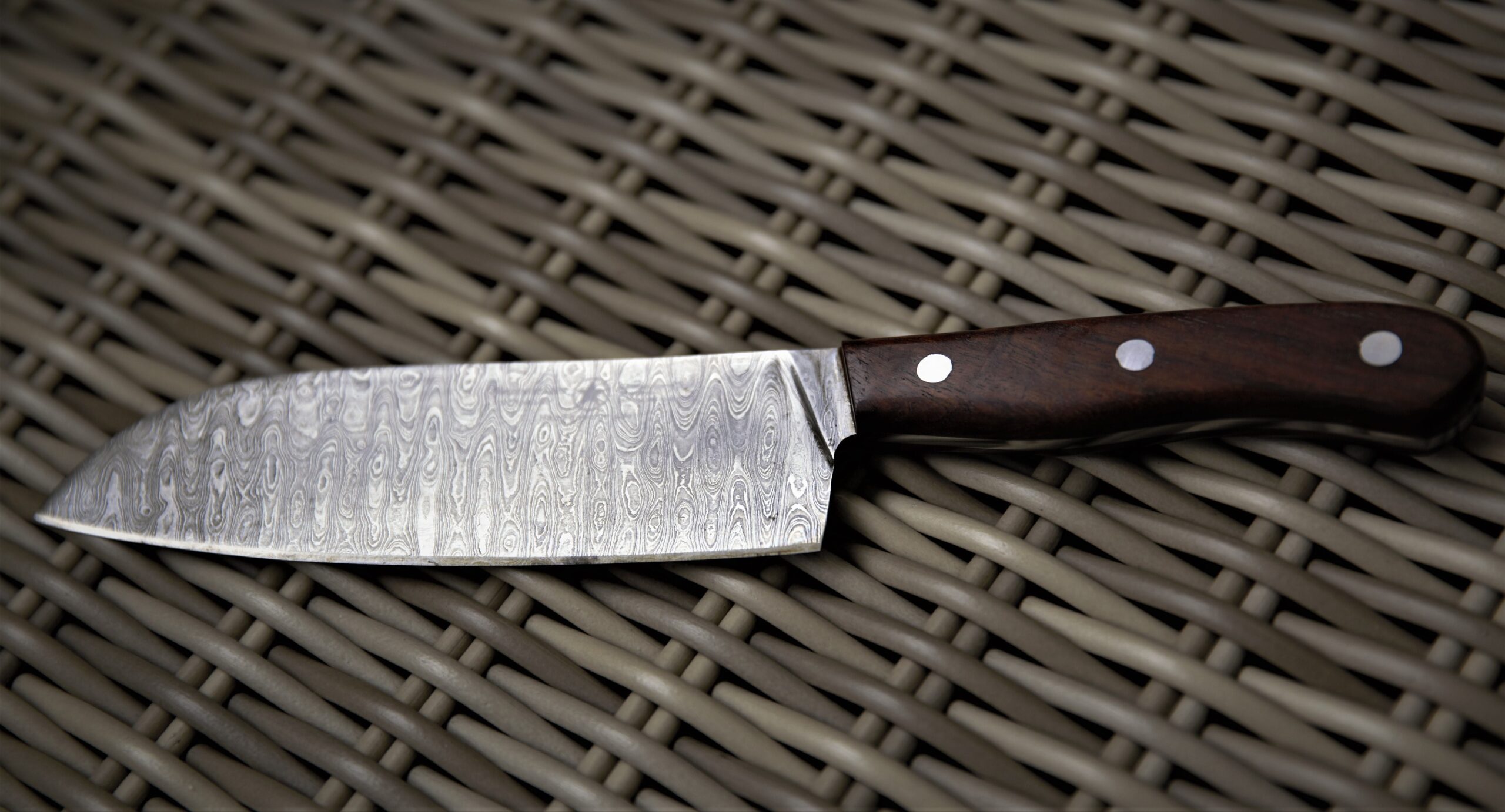 The Benefits of Using a Damascus Chef's Knife